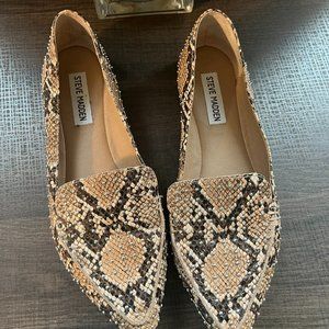 FEATHER LOAFER TAN SNAKE STUDDED